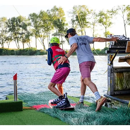 Lakeside Paradise Sport