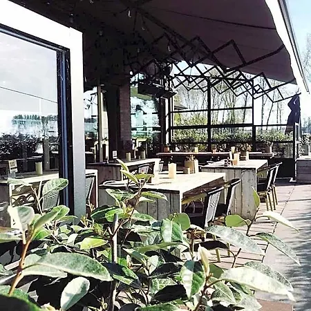 Hostal Lakeside Paradise Sport
