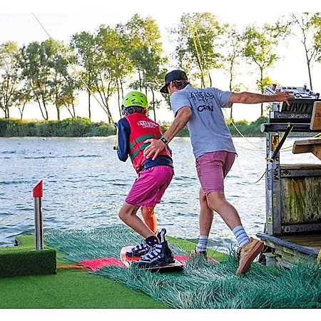 Lakeside Paradise Sport Hostal
