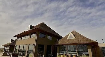 Lakeside Paradise Sport Hostal *