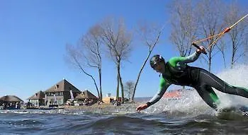 Lakeside Paradise Sport