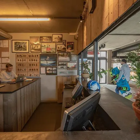 Hostel Lakeside Paradise Sport *