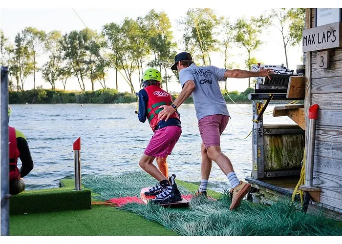 Lakeside Paradise Sport