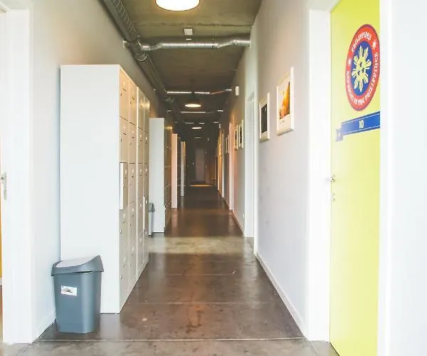 Lakeside Paradise Sport