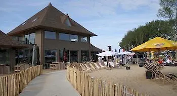 Lakeside Paradise Sport